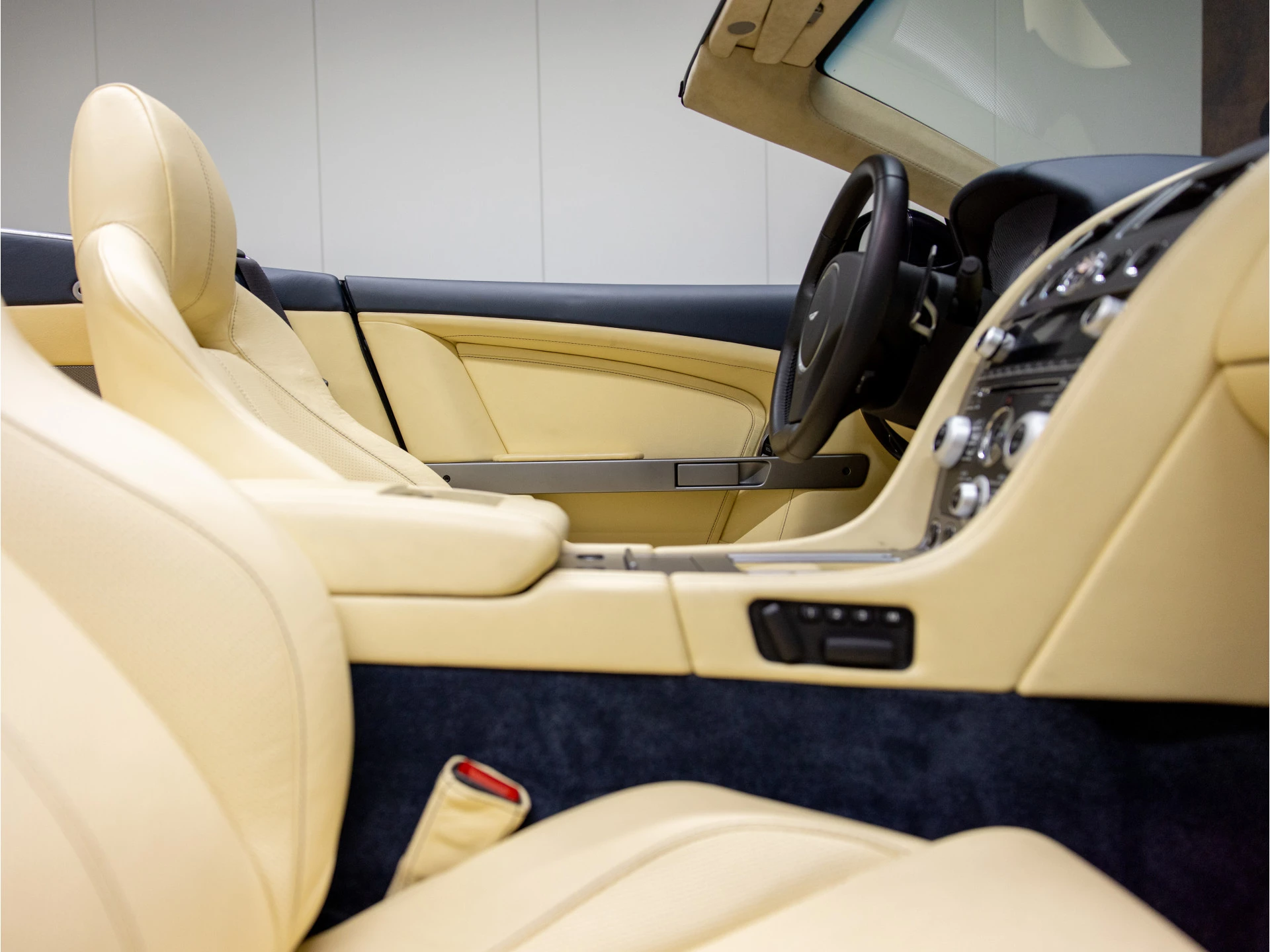 Hoofdafbeelding Aston Martin DB9