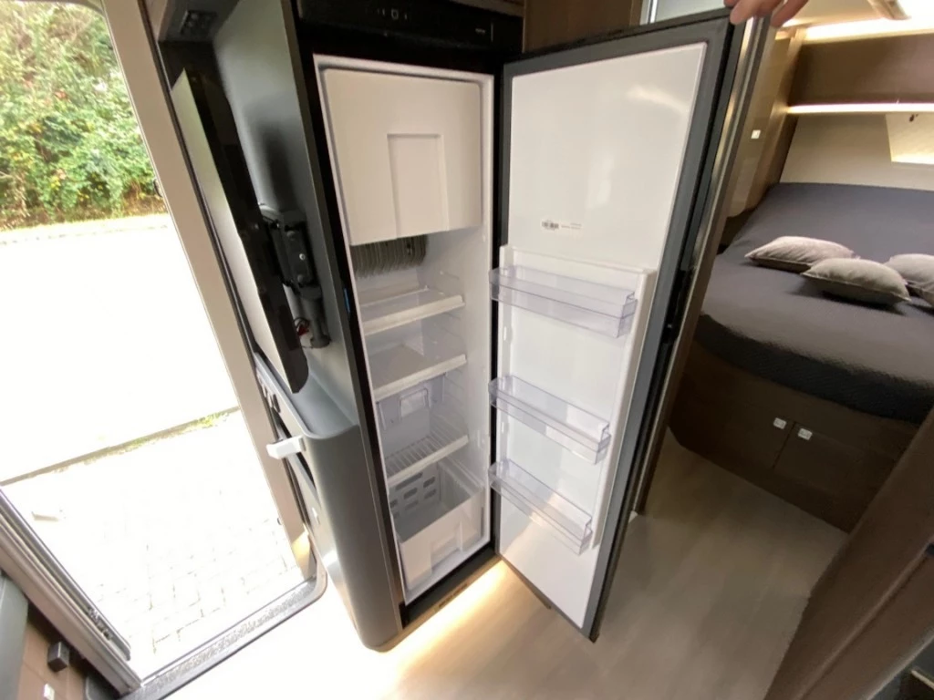 Hoofdafbeelding Adria Coral Supreme 670 Dc Queensbed E&p L