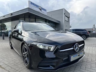 Hoofdafbeelding Mercedes-Benz A-Klasse Mercedes-Benz A-Klasse 250 AMG 225pk Night Pano-Dak | Camera | Sfeerverlichting | Night |