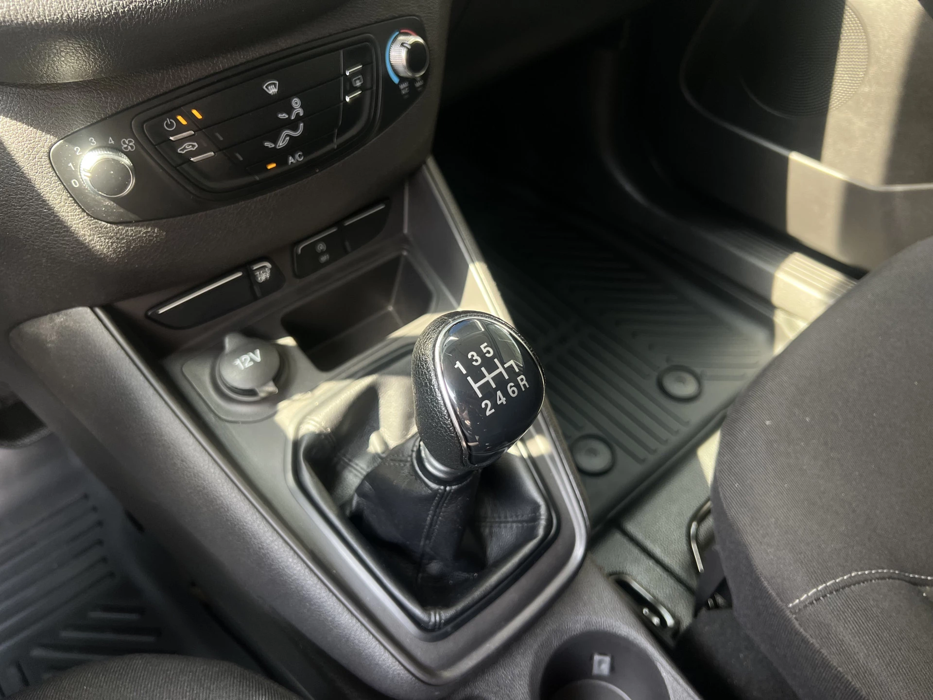 Hoofdafbeelding Ford Transit Courier