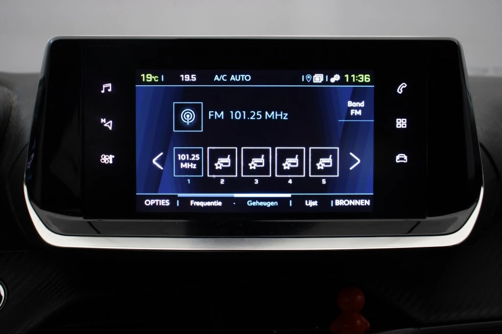 Hoofdafbeelding Peugeot e-208