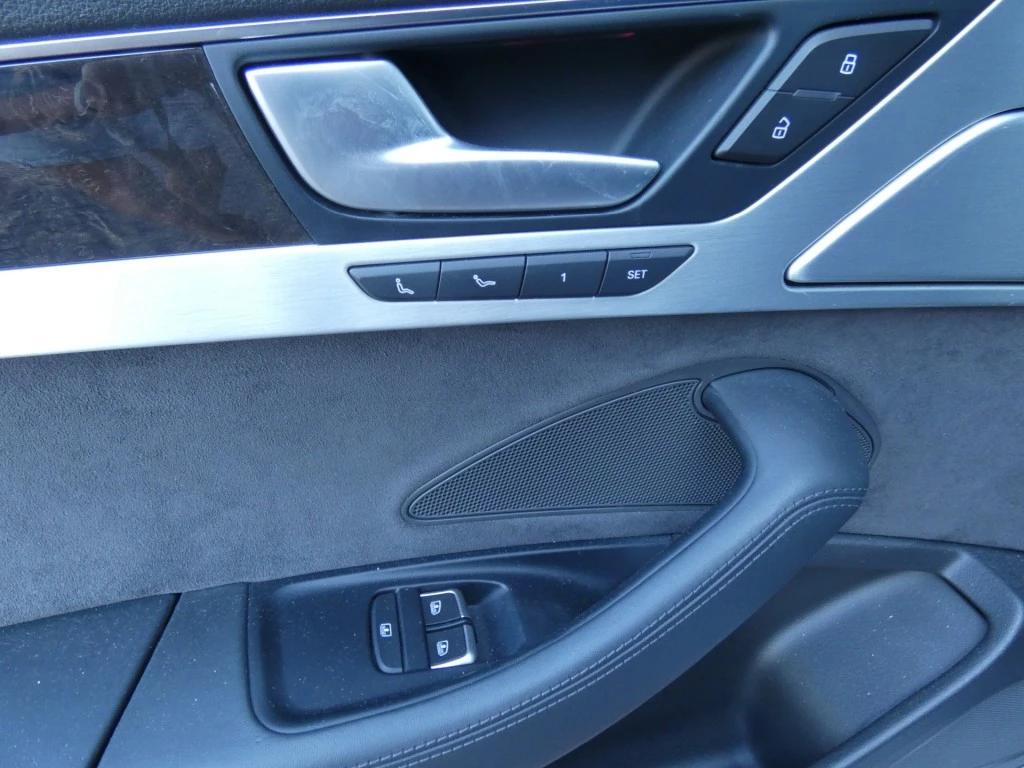 Hoofdafbeelding Audi A8