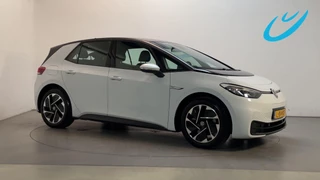 Hoofdafbeelding Volkswagen ID.3 Volkswagen ID.3 Life 58 kWh Stoelverwarming Navigatie Parkeersensoren Climate Control