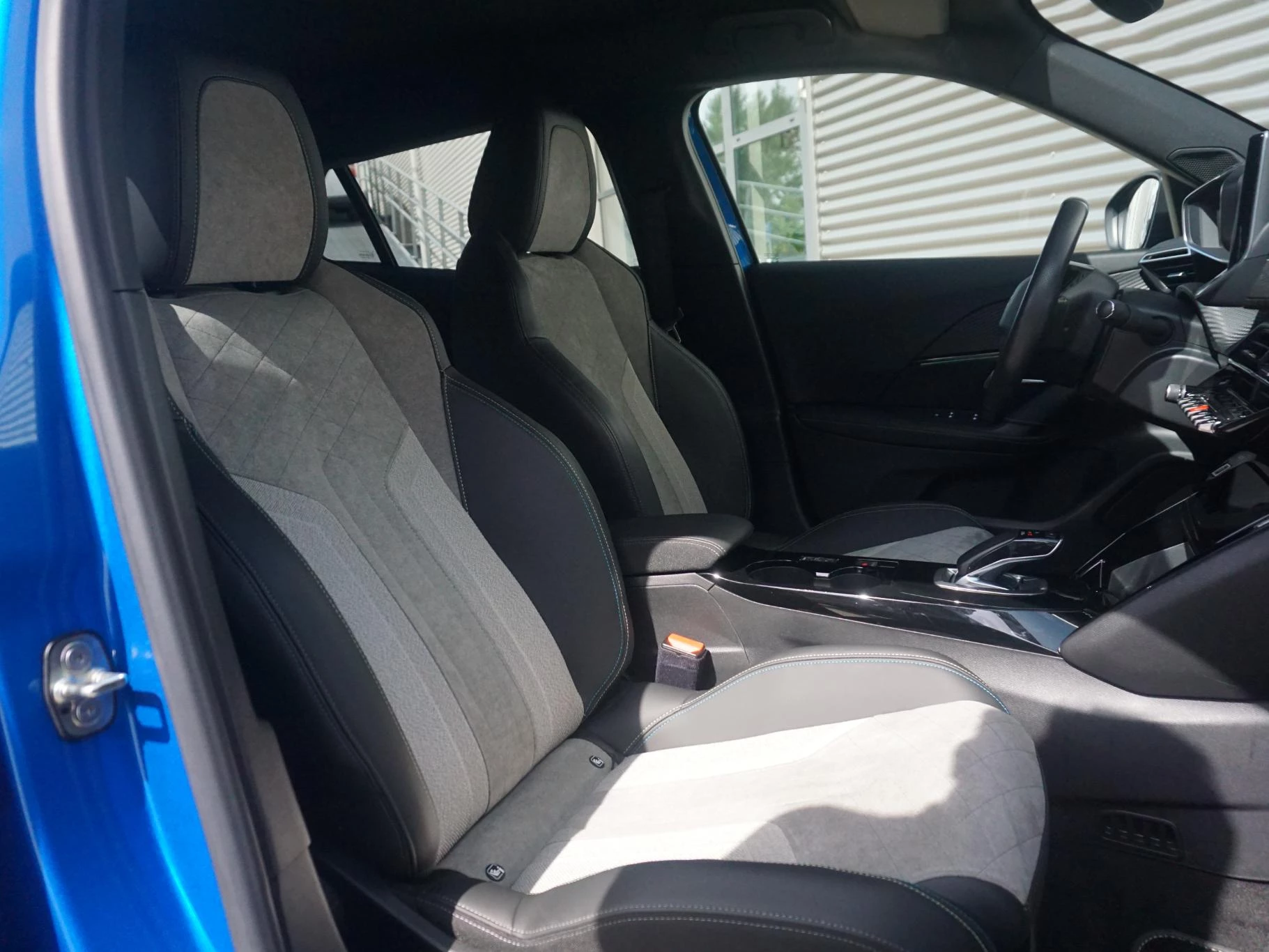 Hoofdafbeelding Peugeot e-2008