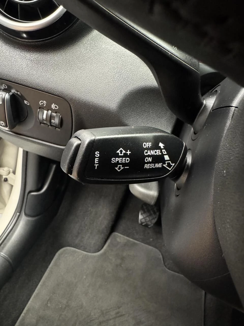 Hoofdafbeelding Audi 1.0 TFSi S-Line Airco-Navigatie-Cr.contr-Lm17''velgen