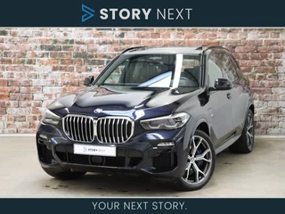 BMW X5 xDrive45e High Executive M Sport Pakket Automaat / Live Cockpit Professional / Panoramadak / Trekhaak / CoPilot Pack / Comfortstoelen / Head-Up Display / Luchtvering / Driving Assistant Professional / Hifi / Stoelverwarming voor+achter / Merino Leder / 21 Inch / M Sportremsysteem / Achteruitrijcamera / Stuurwielverwarming