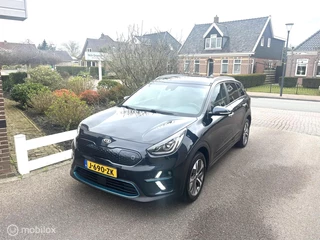 Kia e-Niro ExecutiveLine 64 kWh 3-FASE WARMTEPOMP ACHTERUITRIJ CAMERA STOELKOELING CARPLAY NAVIGATIE ZEER LUXE SOH 96%