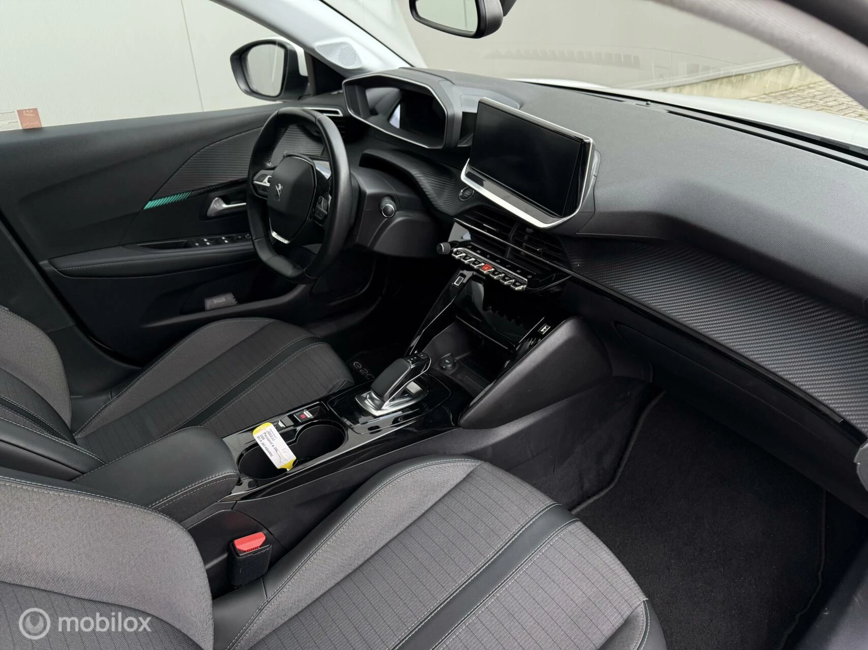 Hoofdafbeelding Peugeot e-208