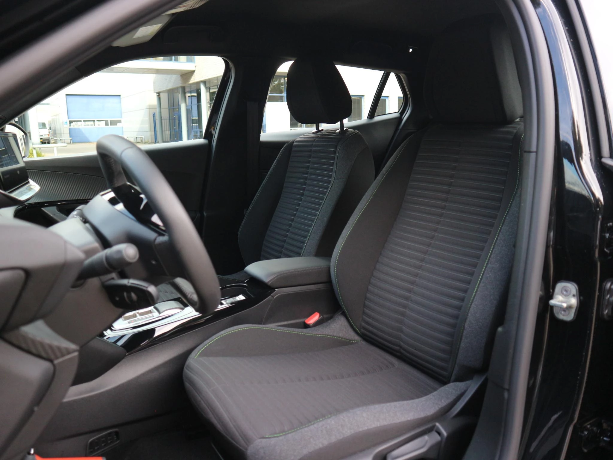 Hoofdafbeelding Peugeot e-2008