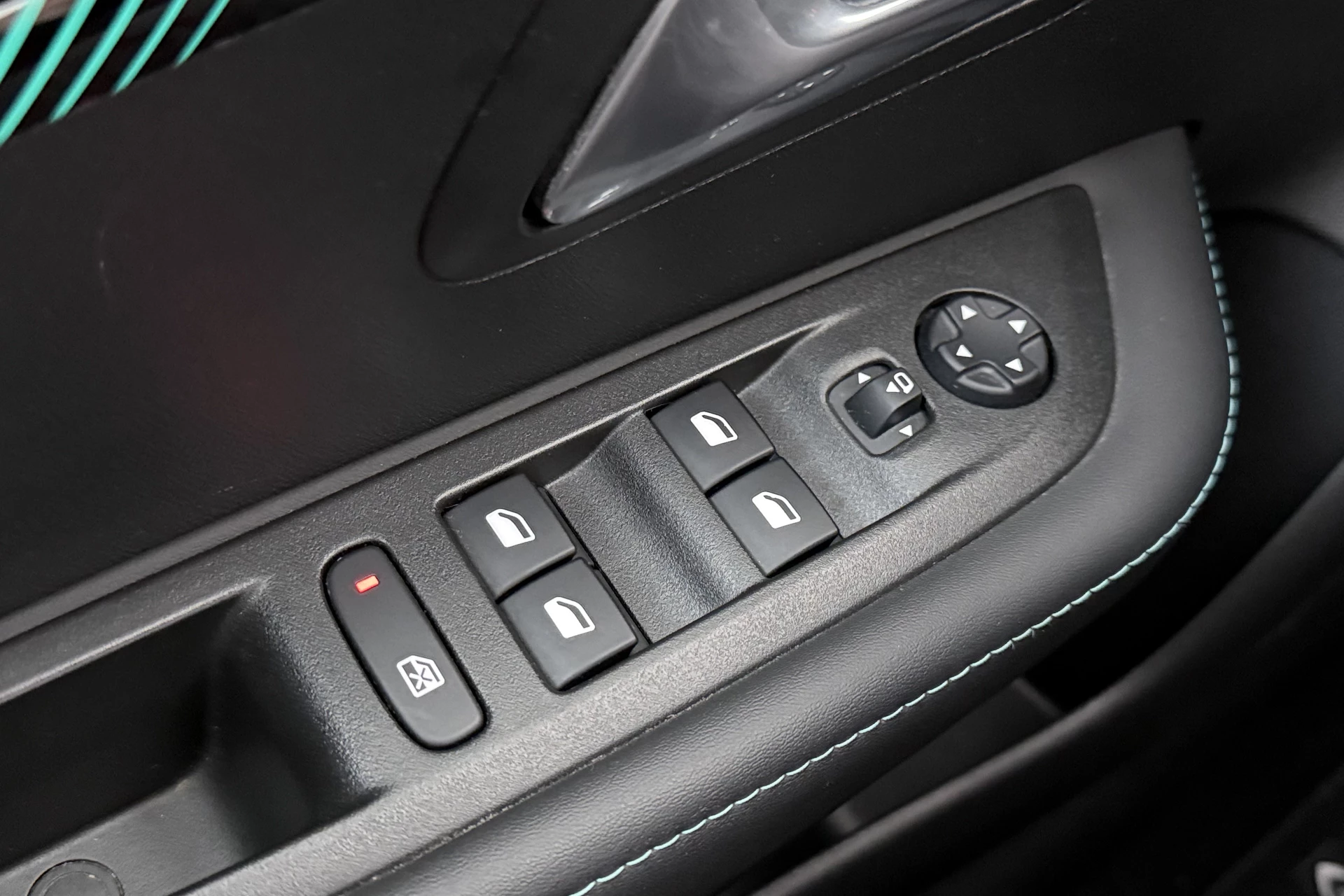 Hoofdafbeelding Peugeot e-208