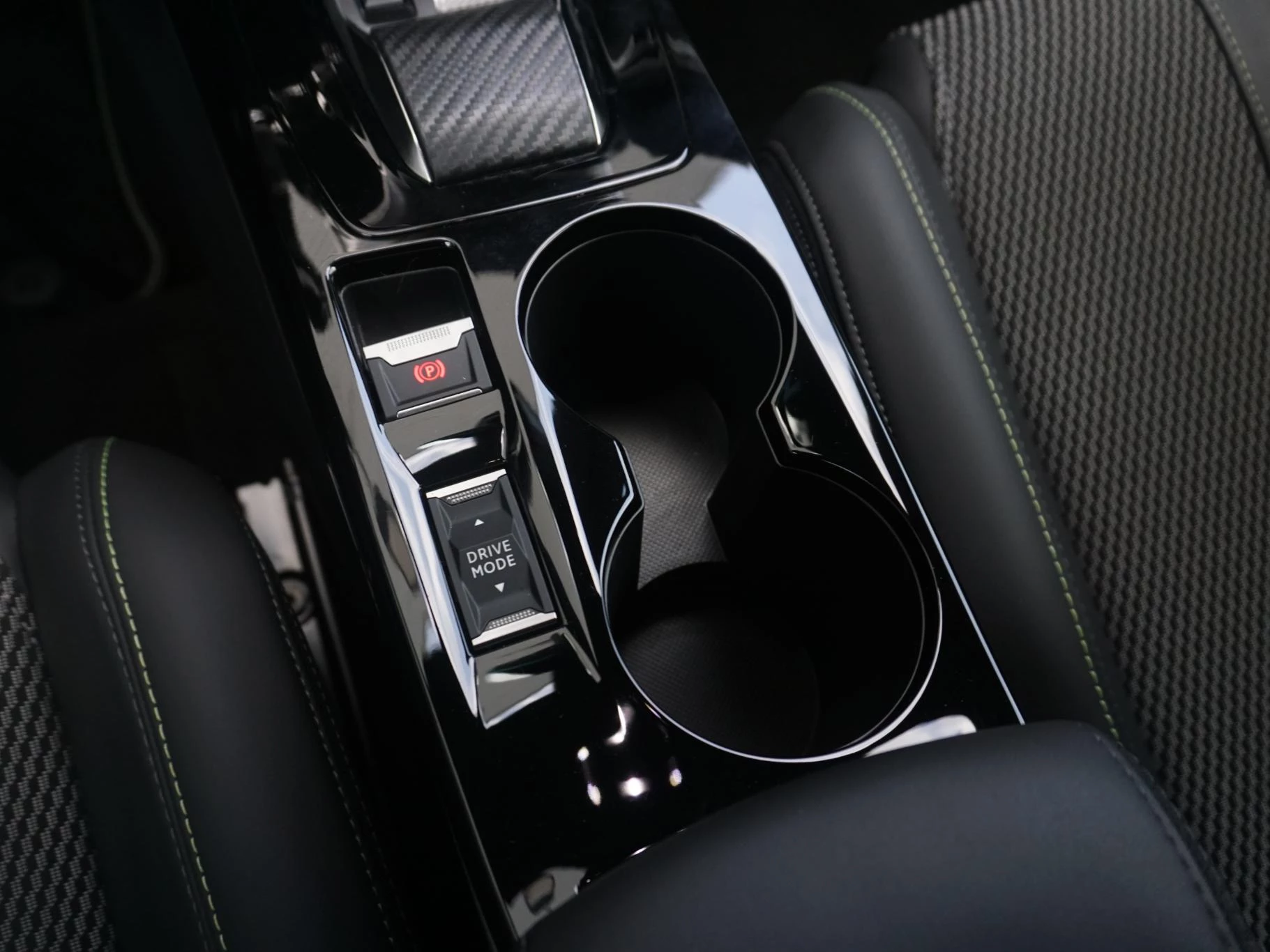 Hoofdafbeelding Peugeot e-2008
