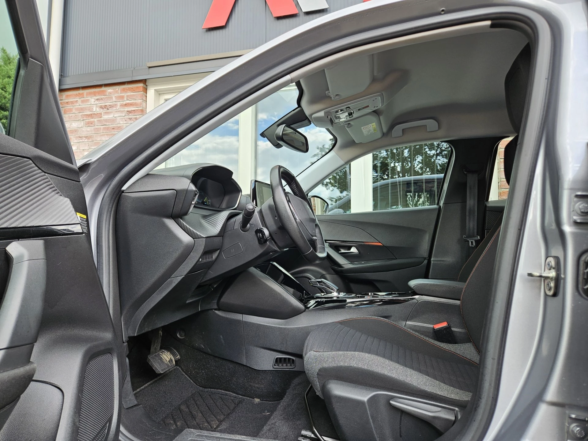 Hoofdafbeelding Peugeot e-2008