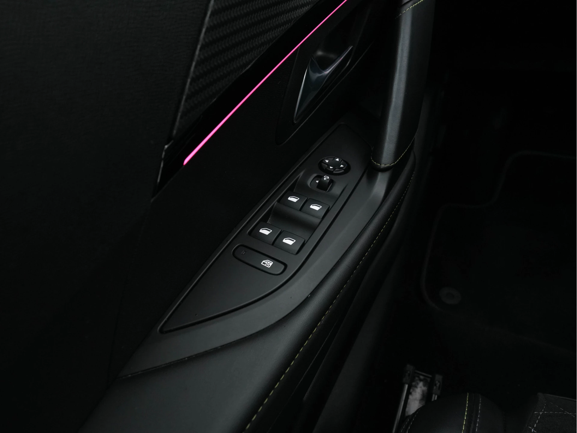 Hoofdafbeelding Peugeot e-208