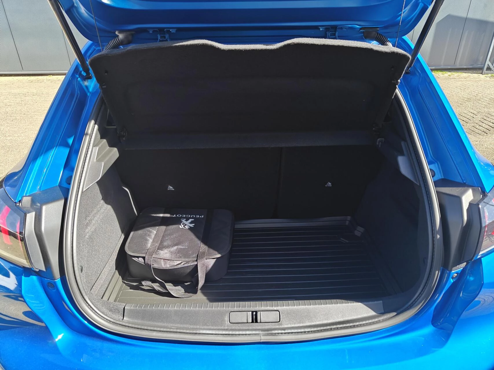 Hoofdafbeelding Peugeot e-208