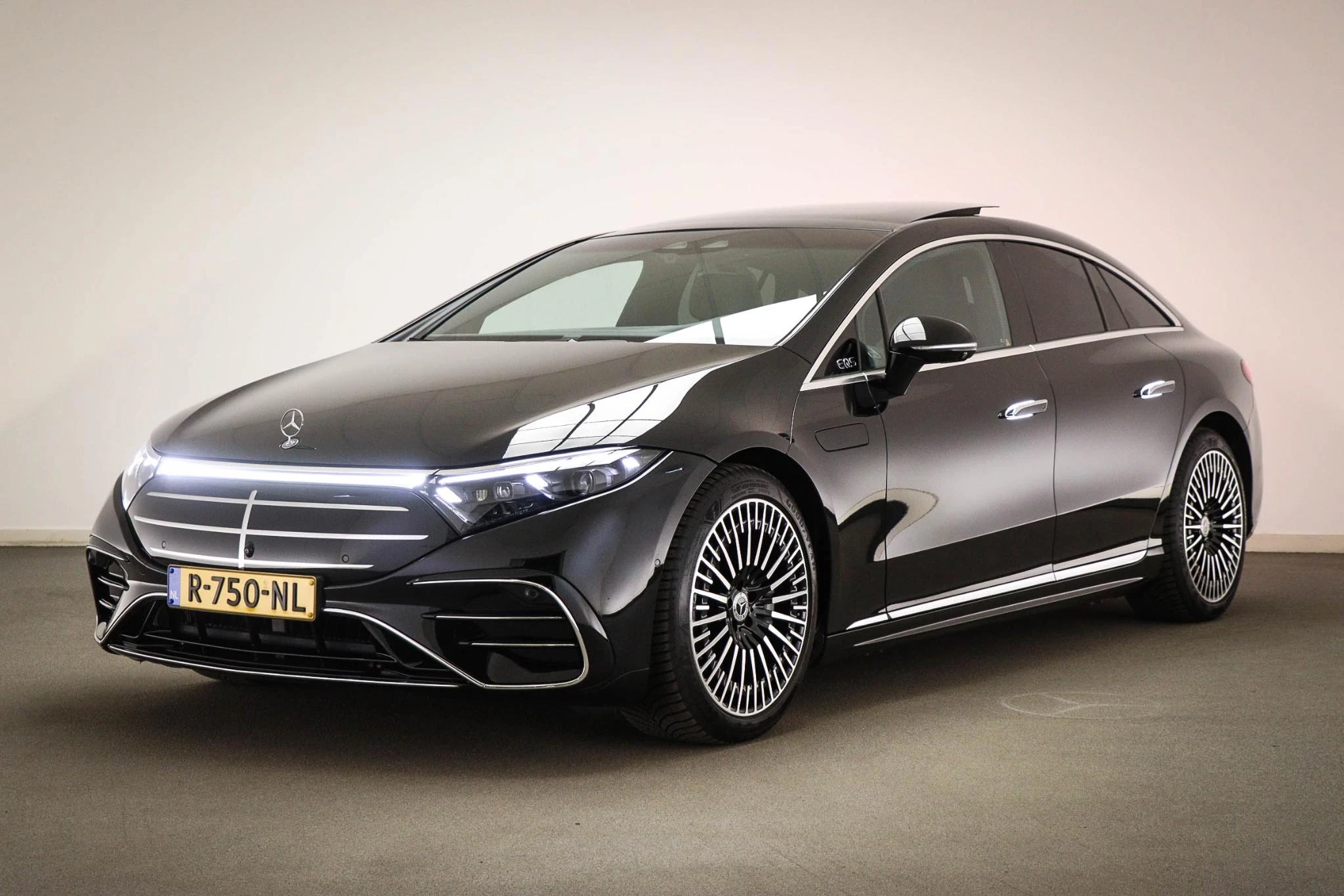 Hoofdafbeelding Mercedes-Benz EQS