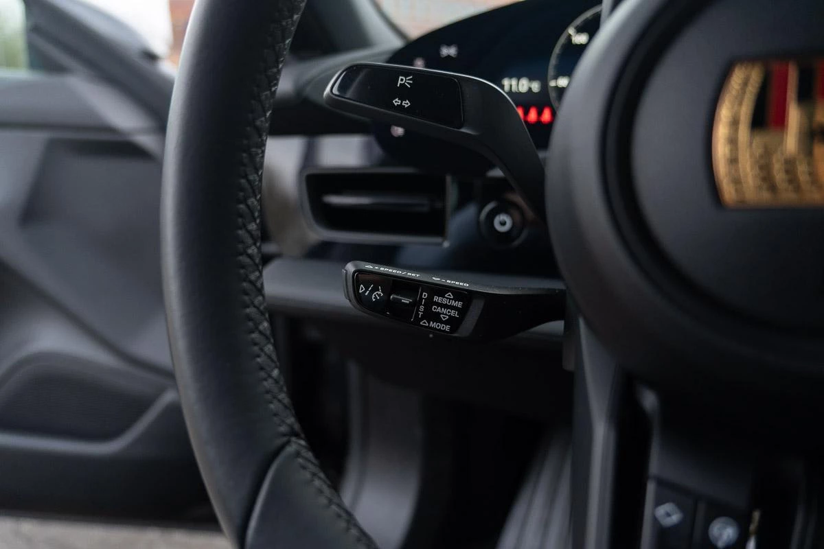 Hoofdafbeelding Porsche Taycan