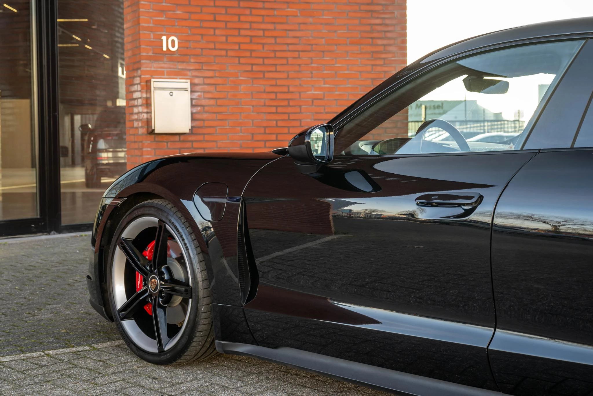 Hoofdafbeelding Porsche Taycan