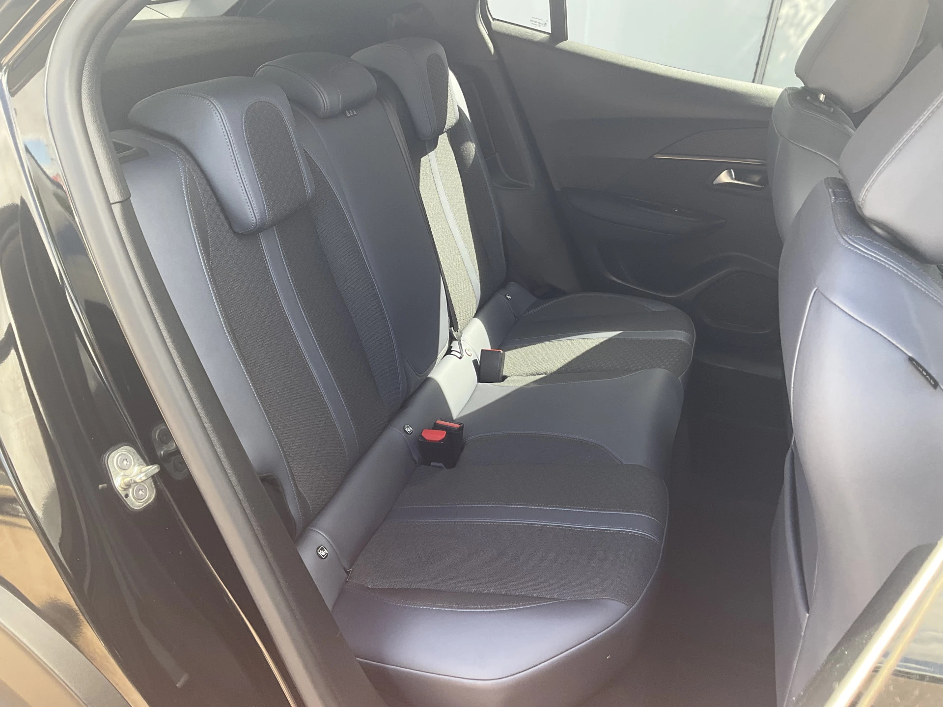 Hoofdafbeelding Peugeot e-2008