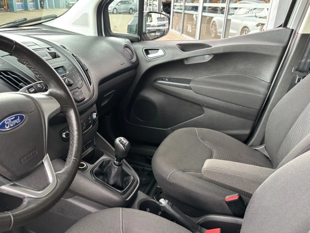 Hoofdafbeelding Ford Transit Courier