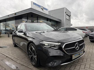 Hoofdafbeelding Mercedes-Benz E-Klasse Mercedes-Benz E-Klasse Estate 300e Avantgarde Plus Pano-Dak | Distronic | Memory | Stoelverw.
