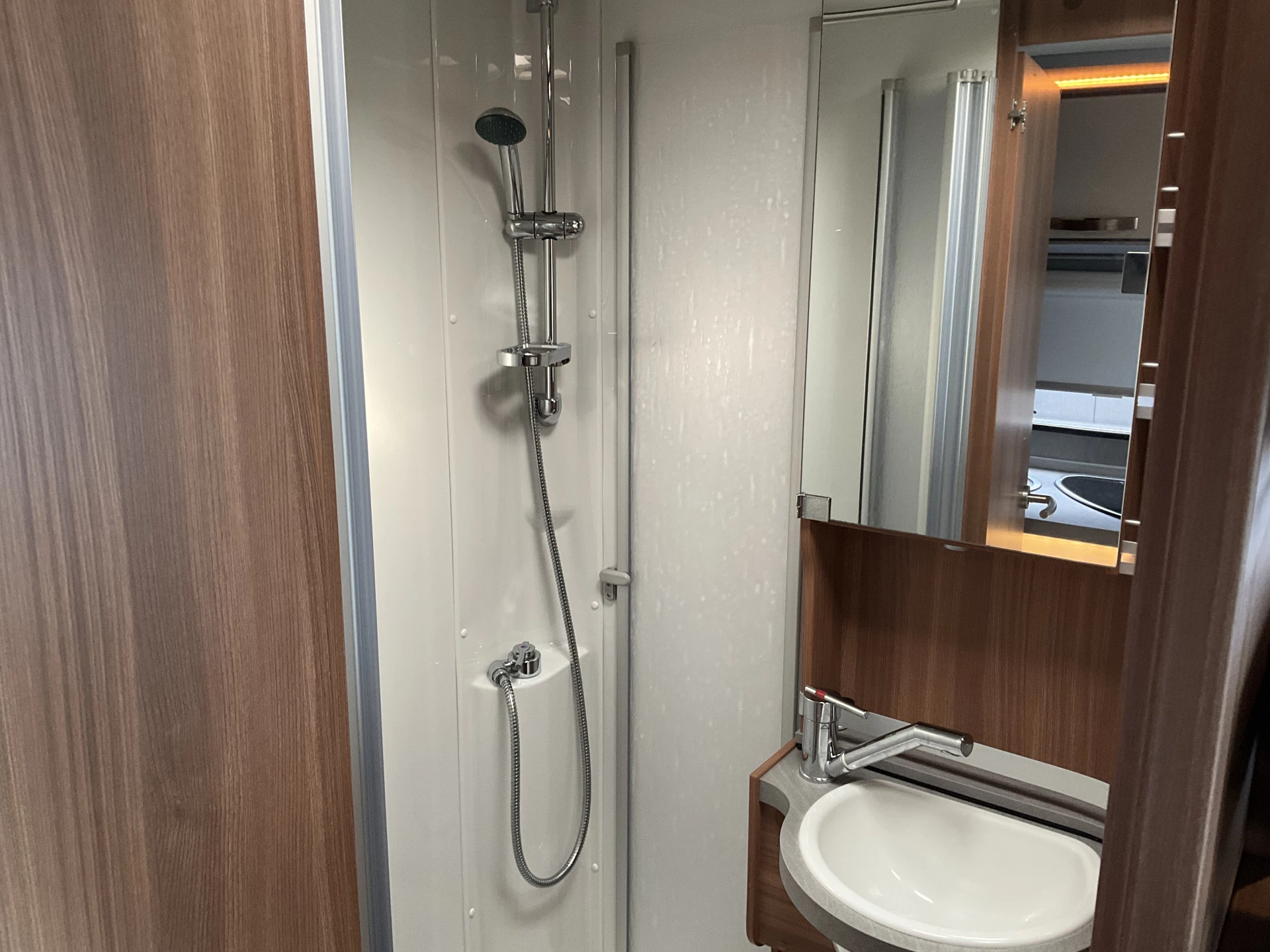 Hoofdafbeelding Weinsberg R57