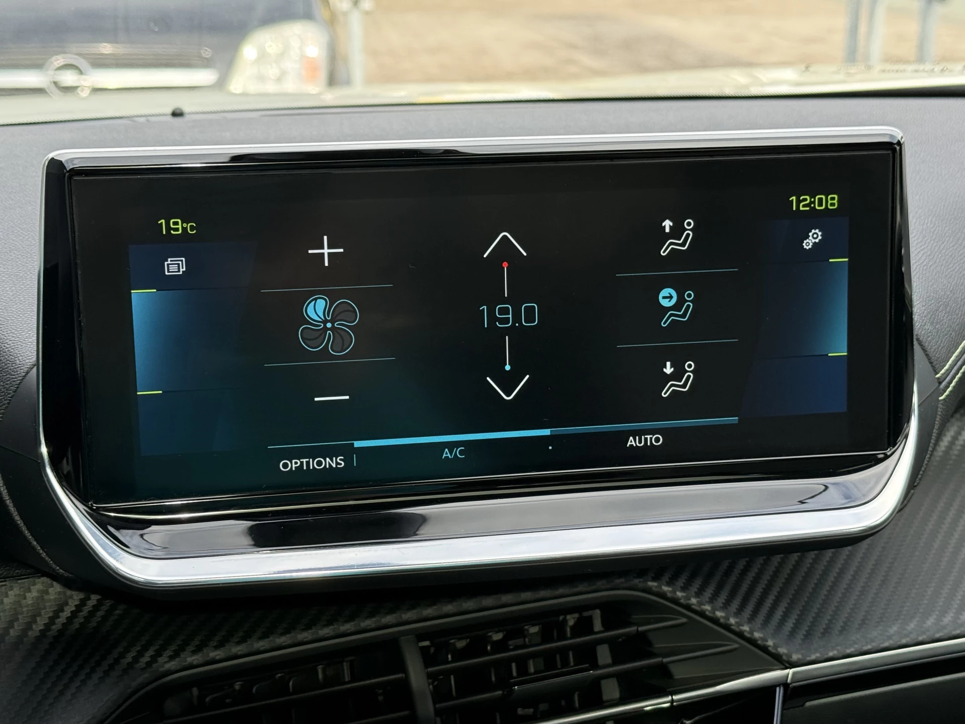 Hoofdafbeelding Peugeot e-2008