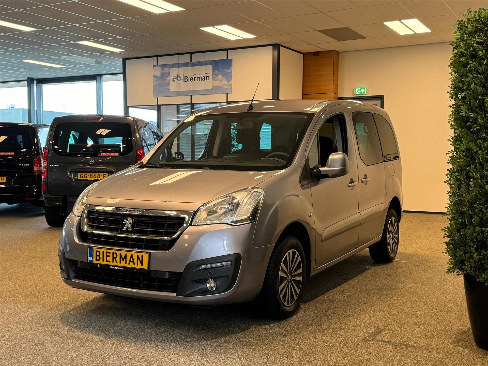 Hoofdafbeelding Peugeot Partner