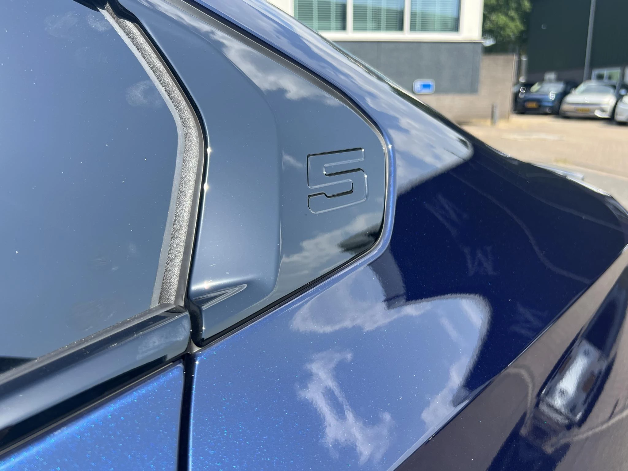 Hoofdafbeelding BMW i5