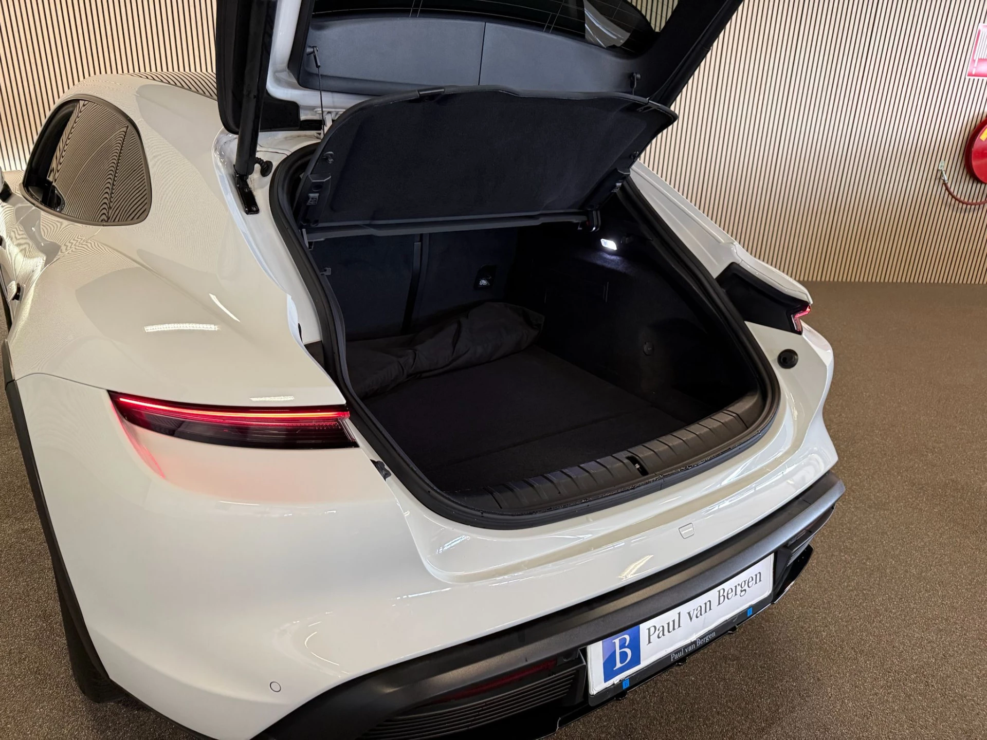 Hoofdafbeelding Porsche Taycan