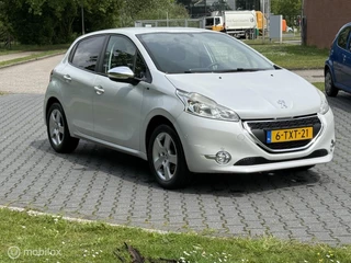 Peugeot 208 1.2 VTi  Parelmoer nieuwe distributieriem en apk