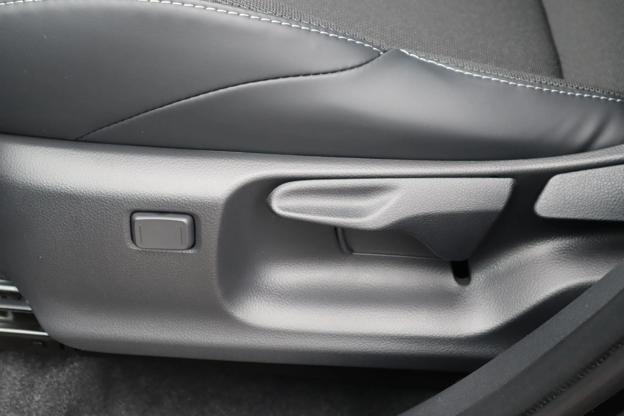 Hoofdafbeelding Toyota C-HR+