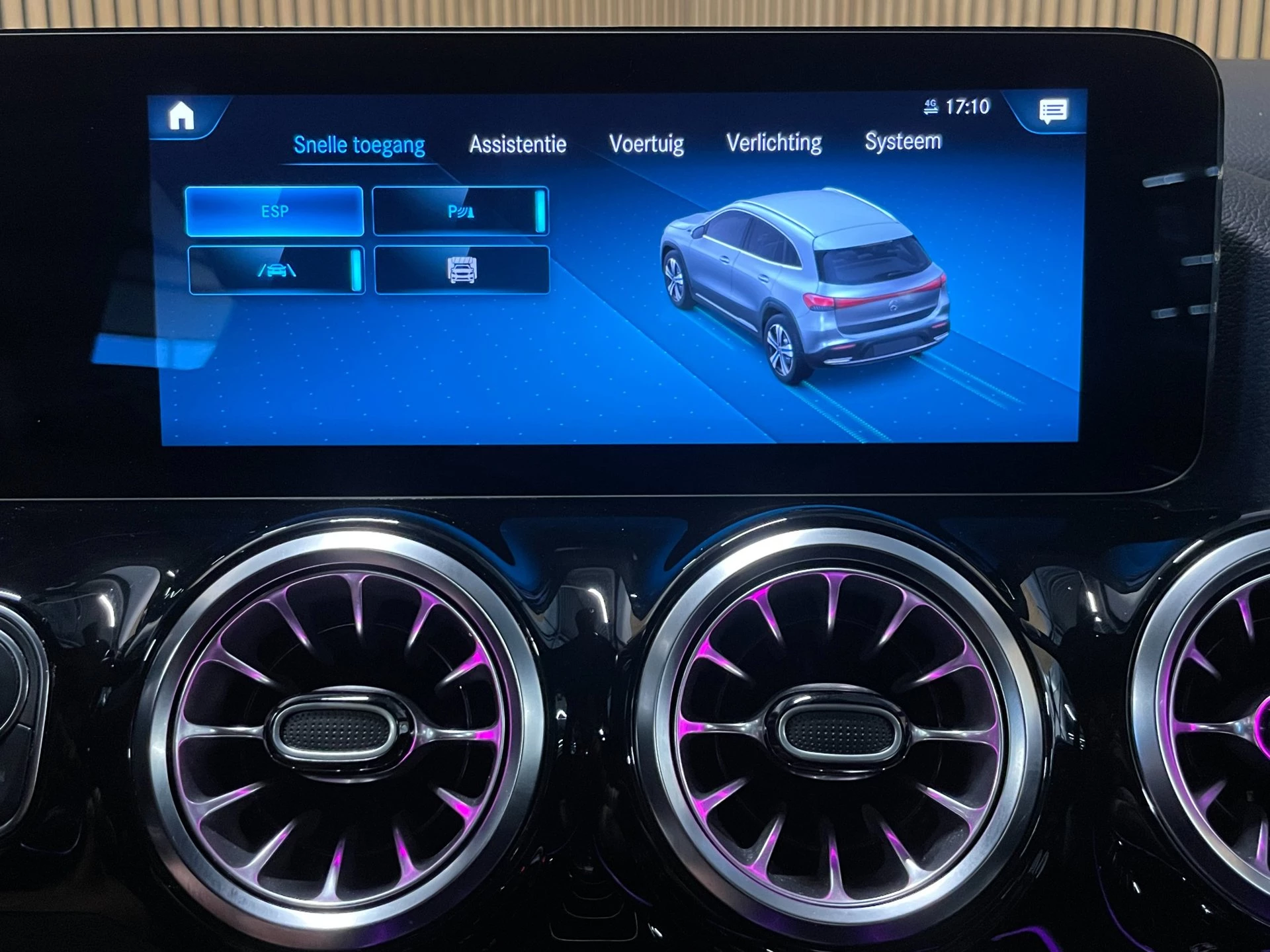 Hoofdafbeelding Mercedes-Benz EQA