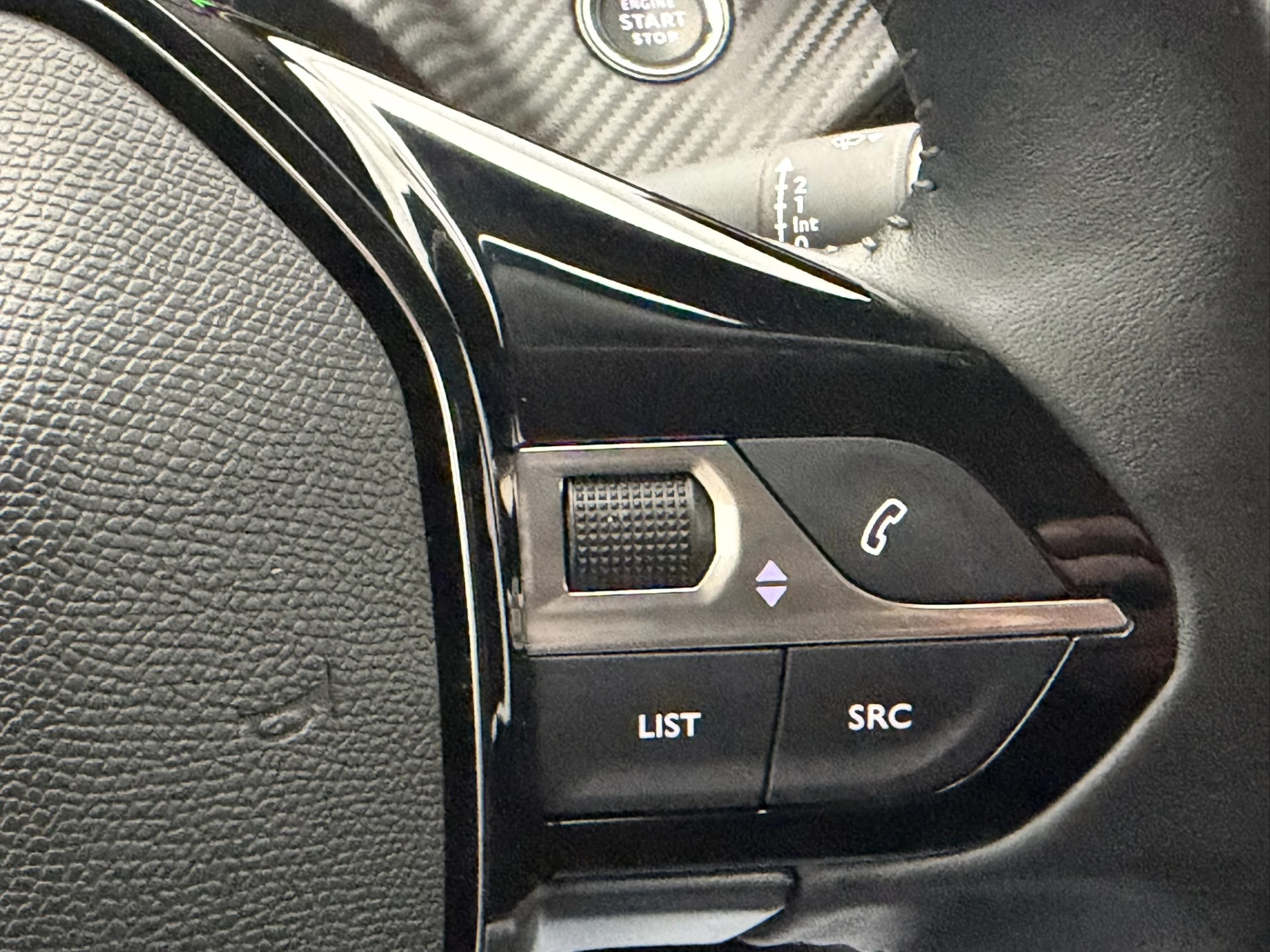 Hoofdafbeelding Peugeot e-2008