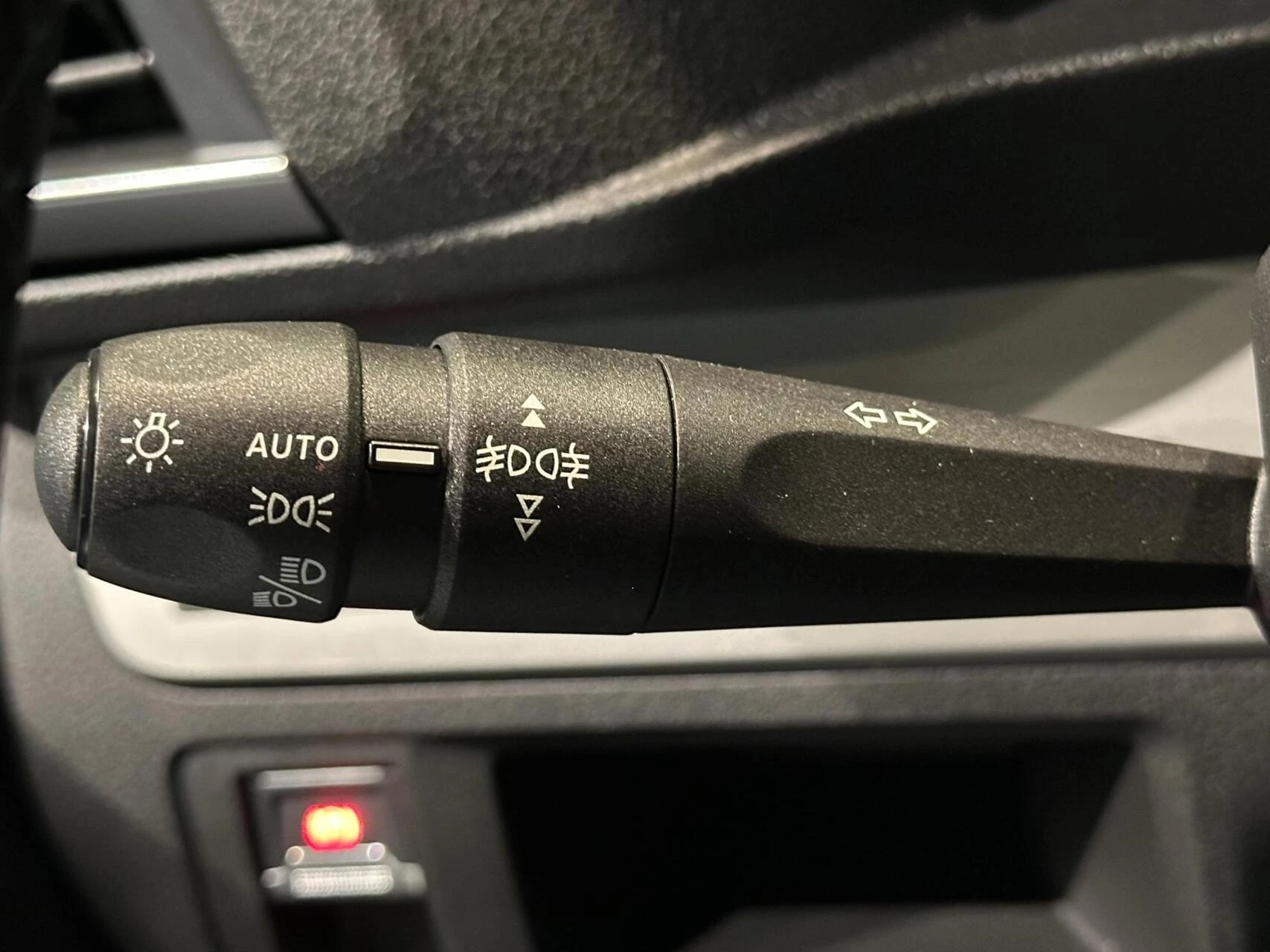 Hoofdafbeelding Peugeot e-Traveller