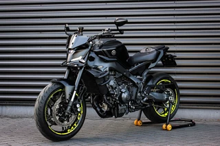 Yamaha Tour MT- 09 ABS 119PK 2024 FULL BLACK / COMPLETE DOCUMENTATIE / CUSTOM SC EXHAUST / QUICK SHIFT / DIRECT RIJDEN/ FULL 2DKM