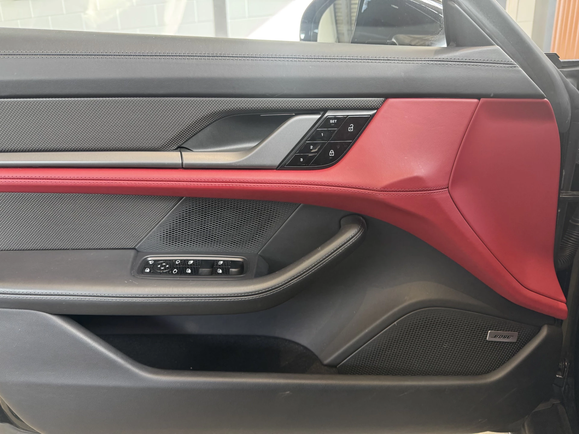 Hoofdafbeelding Porsche Taycan