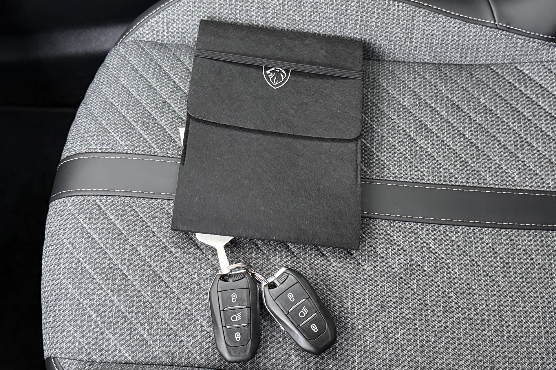 Hoofdafbeelding Peugeot e-208