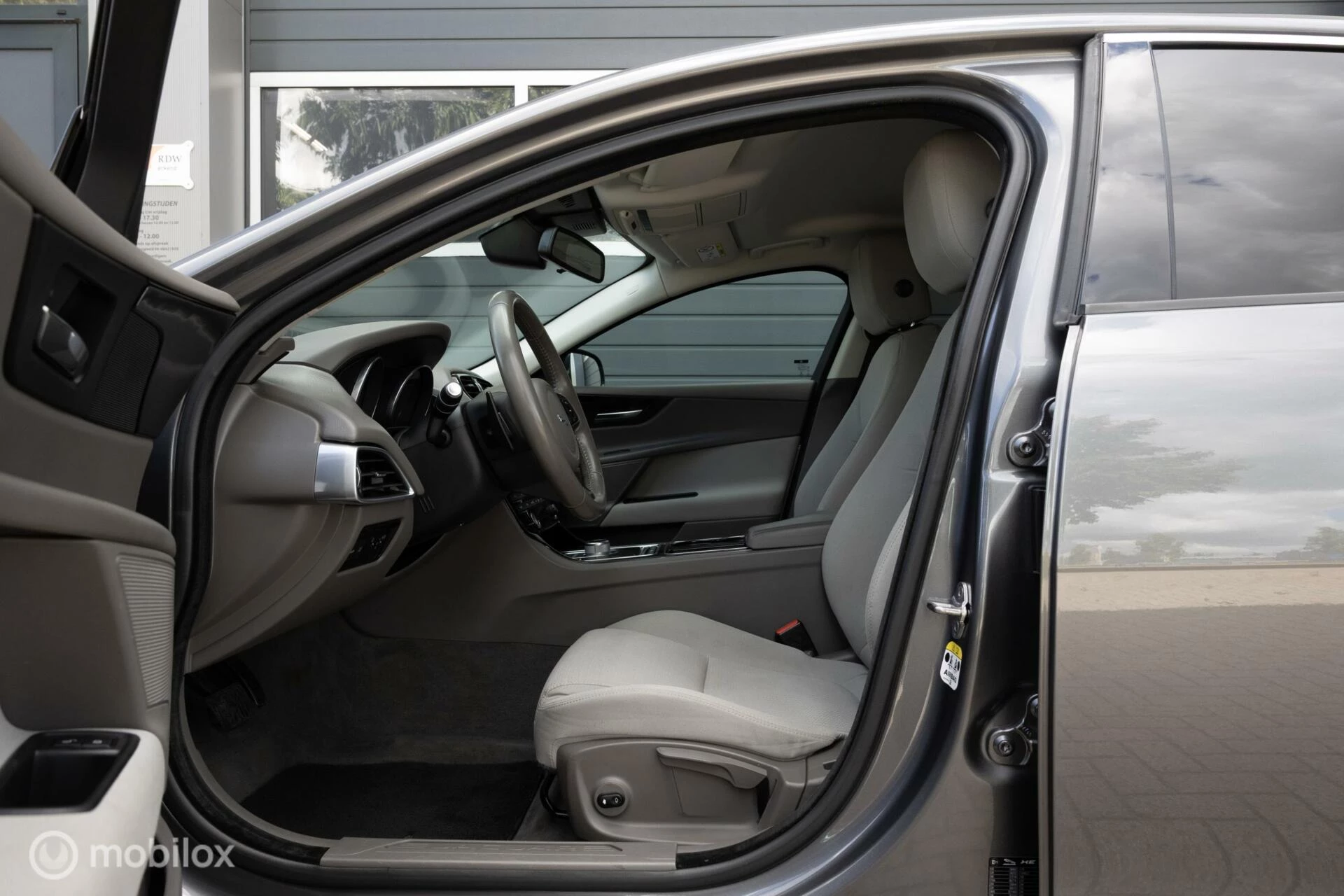 Hoofdafbeelding Jaguar XE