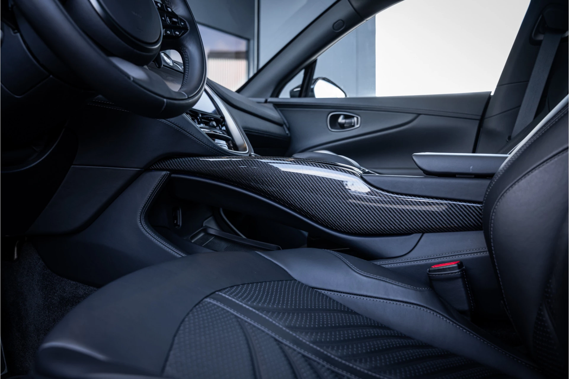 Hoofdafbeelding Aston Martin DBX