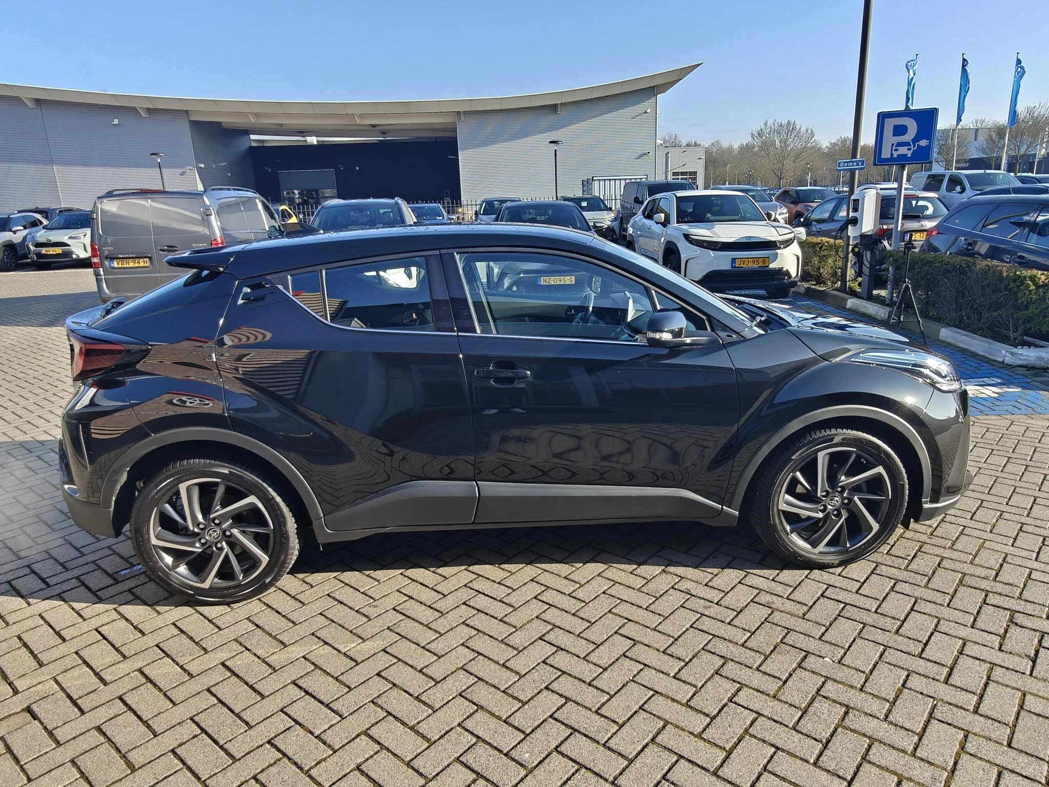 Hoofdafbeelding Toyota C-HR