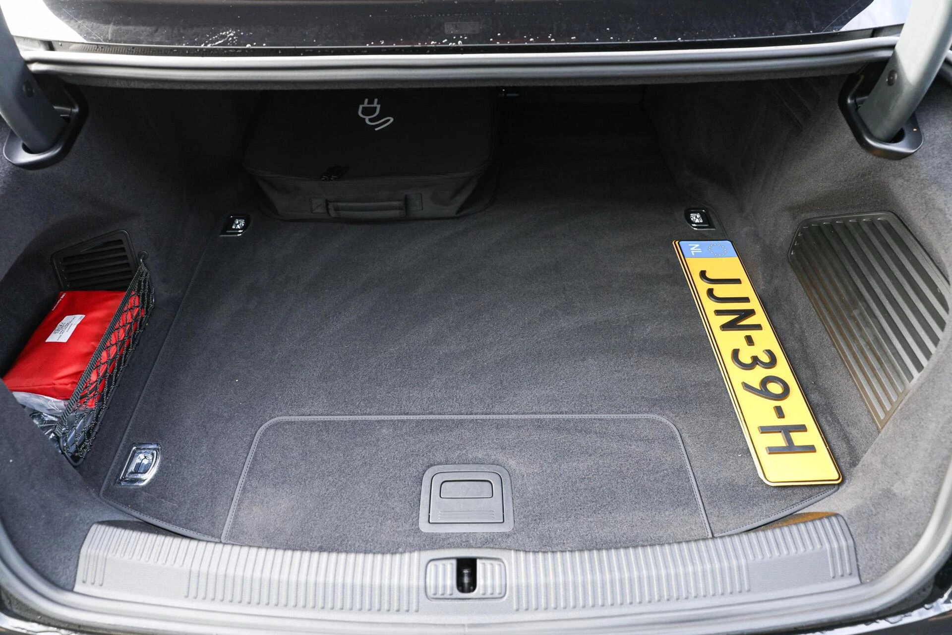 Hoofdafbeelding Audi A8