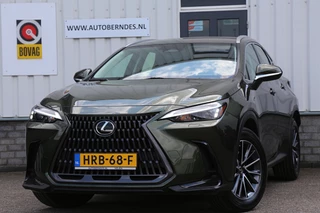 Hoofdafbeelding Lexus NX Lexus NX 350h*Lexus fabr.garantie t/m 05-2033*Perfect Lexus Onderh.*BTW*ACC/Stoelverw./Stuurverw./Camera/Proact. Rijass./Rijstrook/DAB/LED/Half Leder-alcant./18 inch LM*