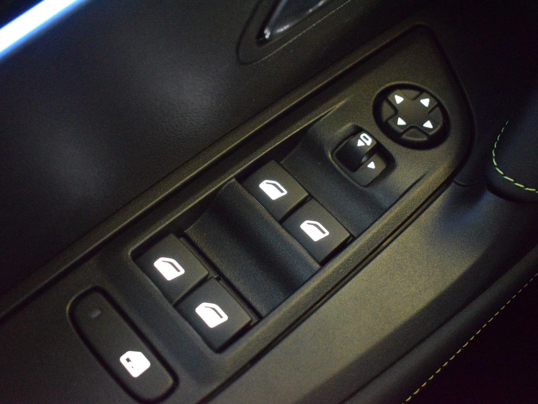 Hoofdafbeelding Peugeot e-2008