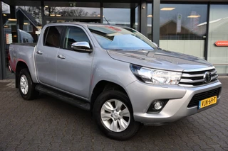 Hoofdafbeelding Toyota Hilux Toyota Hilux 2.4 D-4D DUBBEL CABIN PROFESSIONAL A/T 2 ZITS 4WD VAN