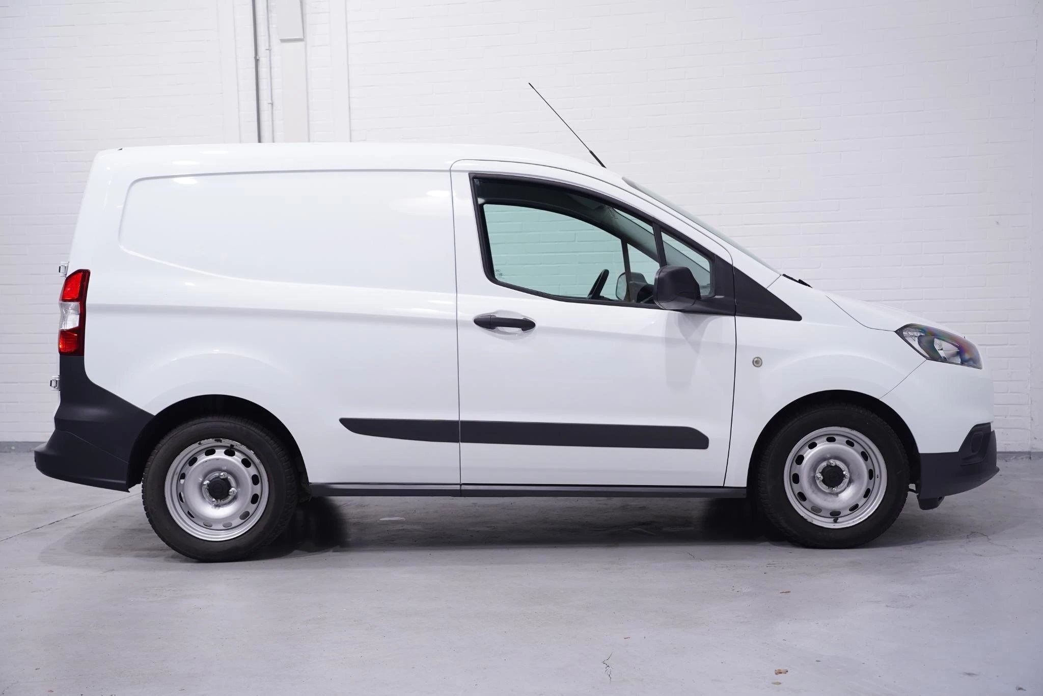 Hoofdafbeelding Ford Transit Courier