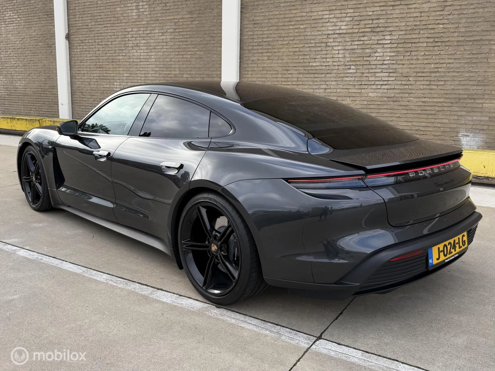Hoofdafbeelding Porsche Taycan
