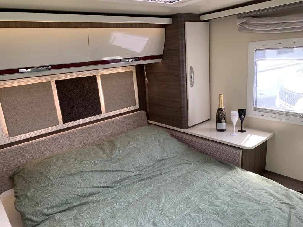 Hoofdafbeelding McLouis Carat 480g Queensbed Hefbed