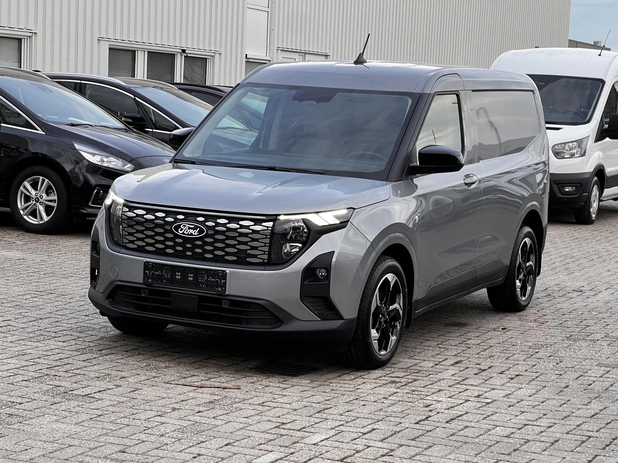 Hoofdafbeelding Ford Transit Courier