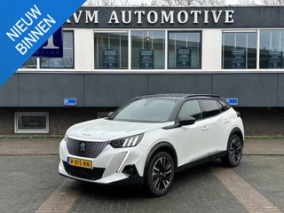 Peugeot e-2008 EV GT Première 3 fase 50 kWh VAN: 18.400,- VOOR: 16.770,- UW EINDEJAARSVOORDEEL: 1.630,- | RIJKLAARPRIJS INCL. 12MND BOVAG GARANTIE | STOELVERWARMING | DODE HOEK EN CAMERA
