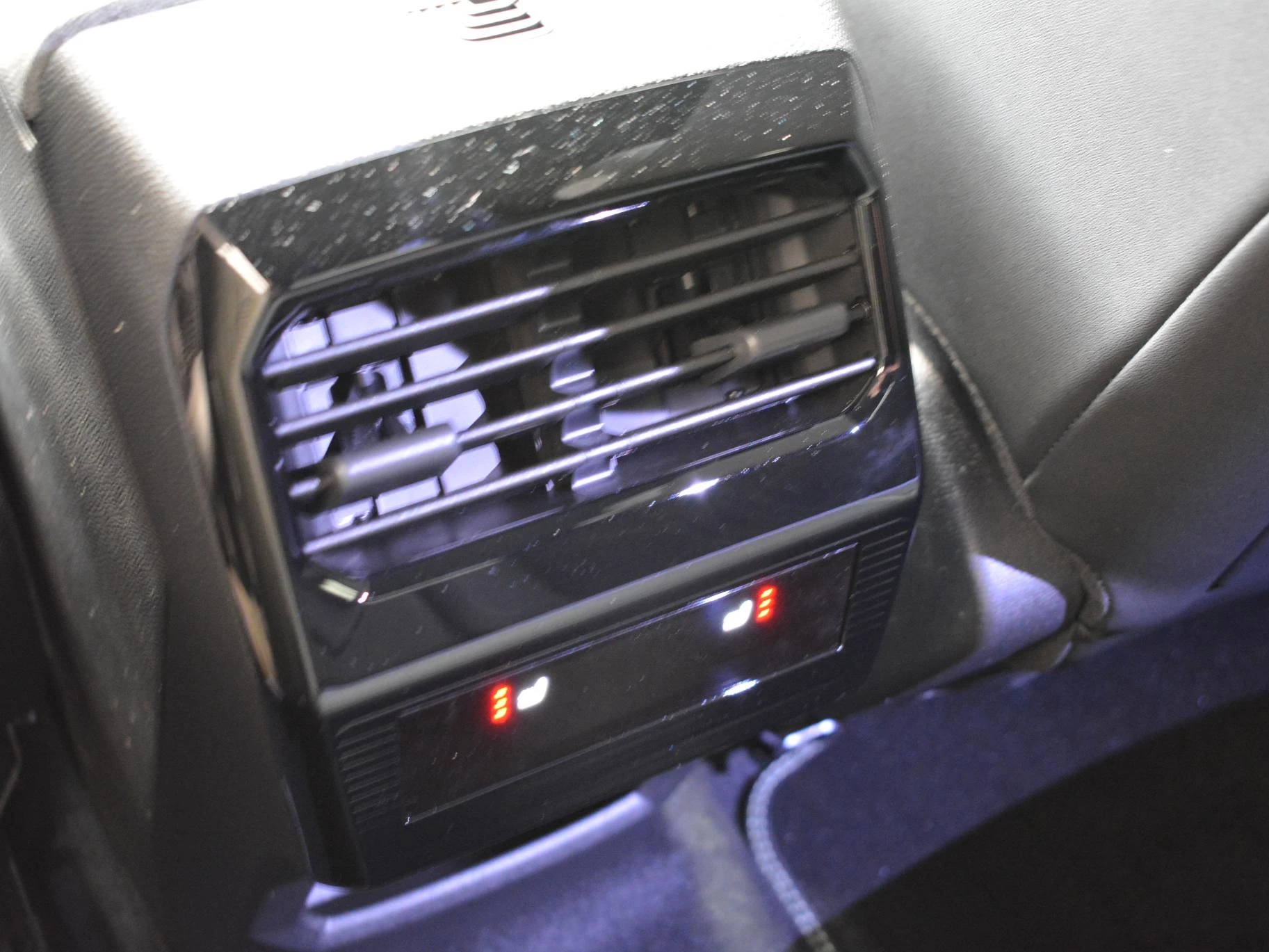 Hoofdafbeelding Peugeot e-3008